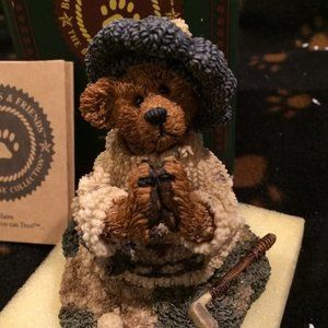 Sebastian's Prayer (Boyds Bearstone Collection)